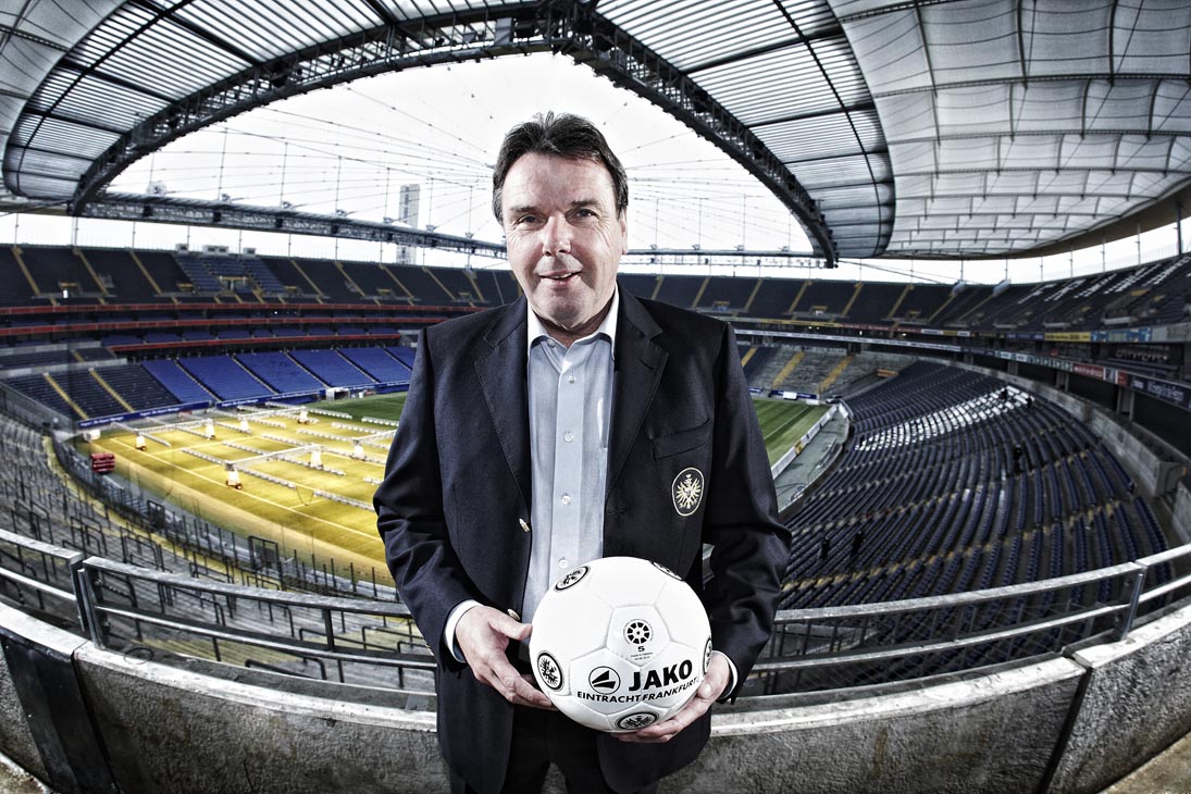 Rudi Schubert, Schubert-Fotografie, Studio für professionelle Werbefotografie, junges kreatives Team, Werbefotografie Münster, Werbefotografie Osnabrück, Werbefotografie, Magazinfotografie, Porträt, Porträtfotografie, Aktiva Magazin, Finanzmagazin