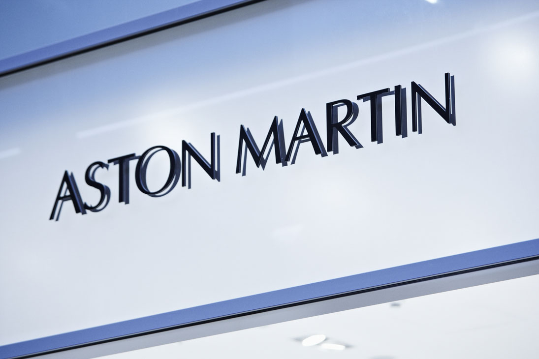 Rudi Schubert, Schubert-Fotografie, Studio für professionelle Werbefotografie, junges kreatives Team, Werbefotografie Münster, Werbefotografie Osnabrück, Werbefotografie, Interieurfotografie, Architekturfotografie, Automobilfotografie, Aston Martin Store, Rennwagen, Mode, GT-Rennwagen, Modegeschäft