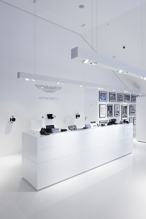 Rudi Schubert, Schubert-Fotografie, Studio für professionelle Werbefotografie, junges kreatives Team, Werbefotografie Münster, Werbefotografie Osnabrück, Werbefotografie, Interieurfotografie, Architekturfotografie, Automobilfotografie, Aston Martin Store, Rennwagen, Mode, GT-Rennwagen, Modegeschäft