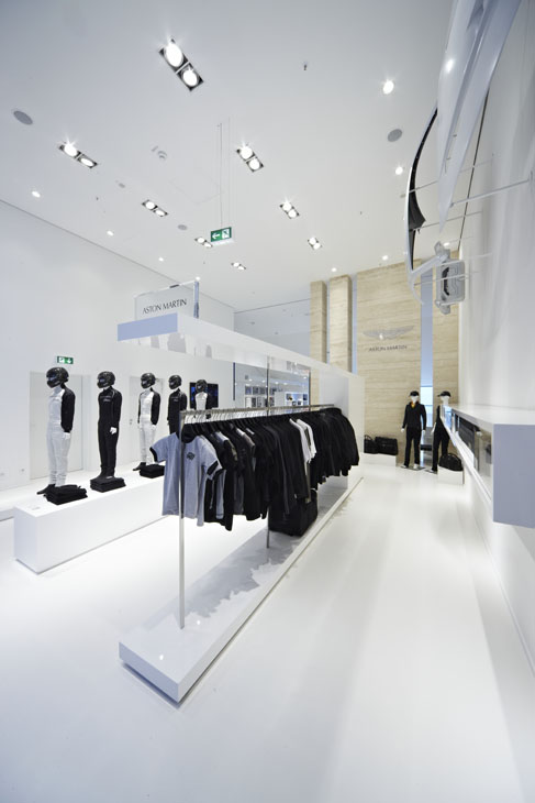 Rudi Schubert, Schubert-Fotografie, Studio für professionelle Werbefotografie, junges kreatives Team, Werbefotografie Münster, Werbefotografie Osnabrück, Werbefotografie, Interieurfotografie, Architekturfotografie, Automobilfotografie, Aston Martin Store, Rennwagen, Mode, GT-Rennwagen, Modegeschäft