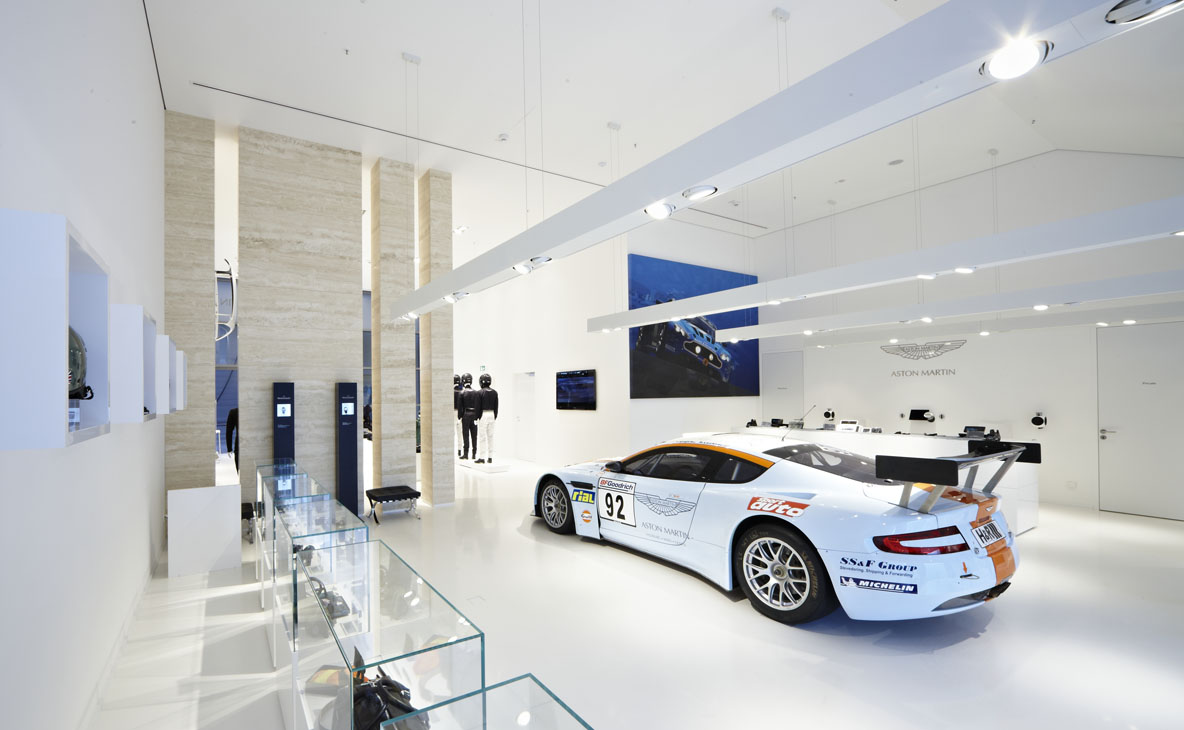 Rudi Schubert, Schubert-Fotografie, Studio für professionelle Werbefotografie, junges kreatives Team, Werbefotografie Münster, Werbefotografie Osnabrück, Werbefotografie, Interieurfotografie, Architekturfotografie, Automobilfotografie, Aston Martin Store, Rennwagen, Mode, GT-Rennwagen, Modegeschäft