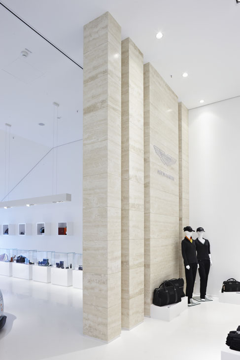 Rudi Schubert, Schubert-Fotografie, Studio für professionelle Werbefotografie, junges kreatives Team, Werbefotografie Münster, Werbefotografie Osnabrück, Werbefotografie, Interieurfotografie, Architekturfotografie, Automobilfotografie, Aston Martin Store, Rennwagen, Mode, GT-Rennwagen, Modegeschäft