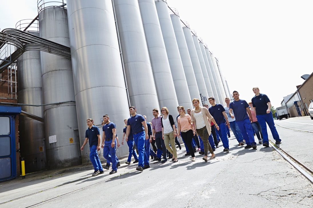 Rudi Schubert, Schubert-Fotografie, Studio für professionelle Werbefotografie, junges kreatives Team, Werbefotografie Münster, Werbefotografie Osnabrück, Werbefotografie, Recruiting, B+K Azubis, Bischof und Klein, Auszubildende, Verpackung, Folien, Verpackungsherstellung