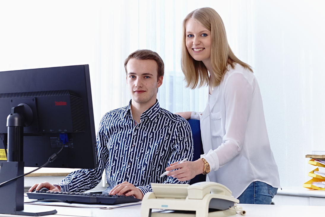 Rudi Schubert, Schubert-Fotografie, Studio für professionelle Werbefotografie, junges kreatives Team, Werbefotografie Münster, Werbefotografie Osnabrück, Werbefotografie, Recruiting, B+K Azubis, Bischof und Klein, Auszubildende, Verpackung, Folien, Verpackungsherstellung