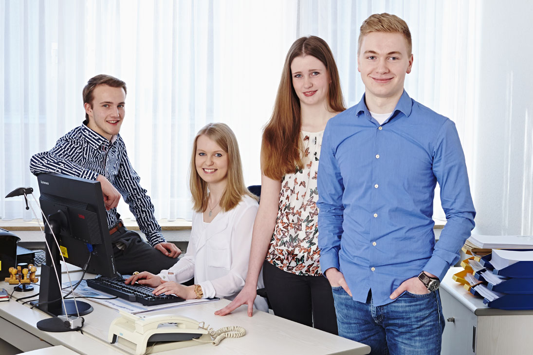 Rudi Schubert, Schubert-Fotografie, Studio für professionelle Werbefotografie, junges kreatives Team, Werbefotografie Münster, Werbefotografie Osnabrück, Werbefotografie, Recruiting, B+K Azubis, Bischof und Klein, Auszubildende, Verpackung, Folien, Verpackungsherstellung