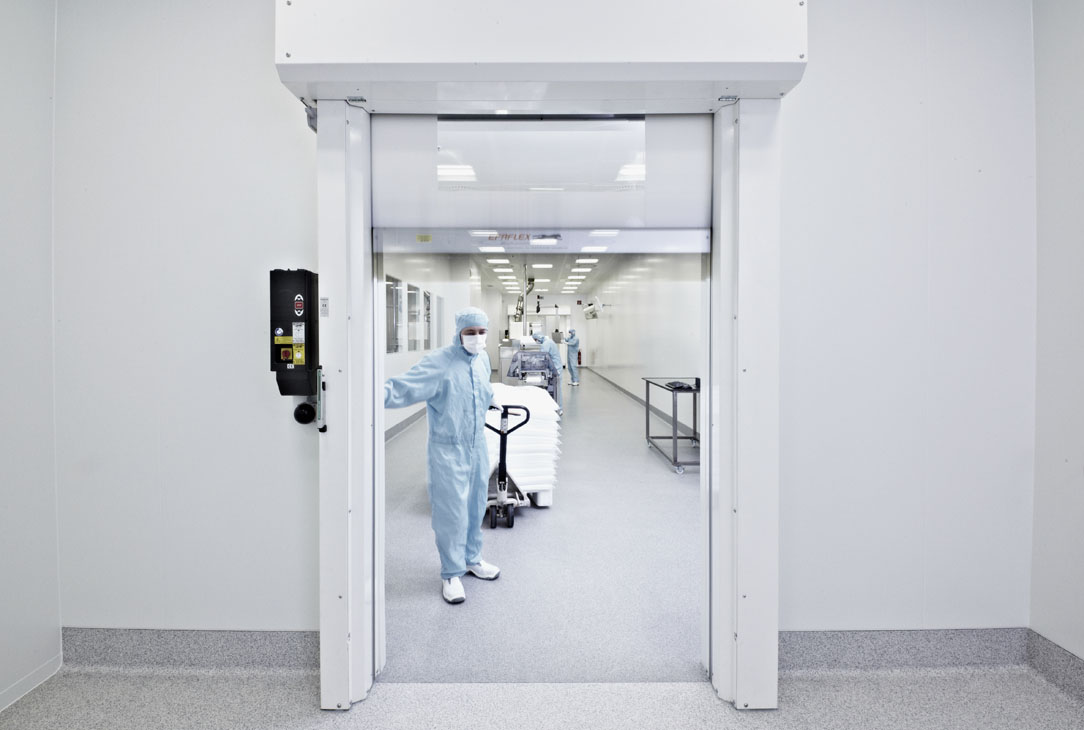 Rudi Schubert, Schubert-Fotografie, Studio für professionelle Werbefotografie, junges kreatives Team, Werbefotografie Münster, Werbefotografie Osnabrück, Werbefotografie, Industriefotografie, B+K Reinraum, Bischof und Klein, Folien für Reinraum, Hygieneverpackung