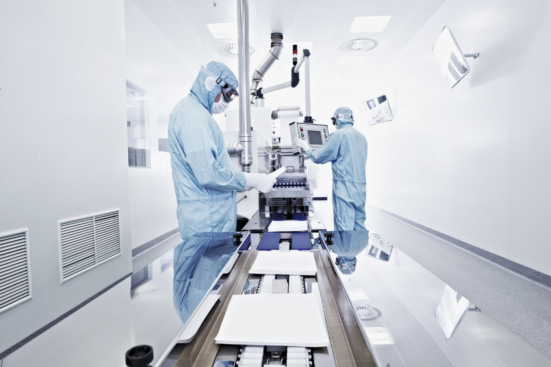 Rudi Schubert, Schubert-Fotografie, Studio für professionelle Werbefotografie, junges kreatives Team, Werbefotografie Münster, Werbefotografie Osnabrück, Werbefotografie, Industriefotografie, B+K Reinraum, Bischof und Klein, Folien für Reinraum, Hygieneverpackung