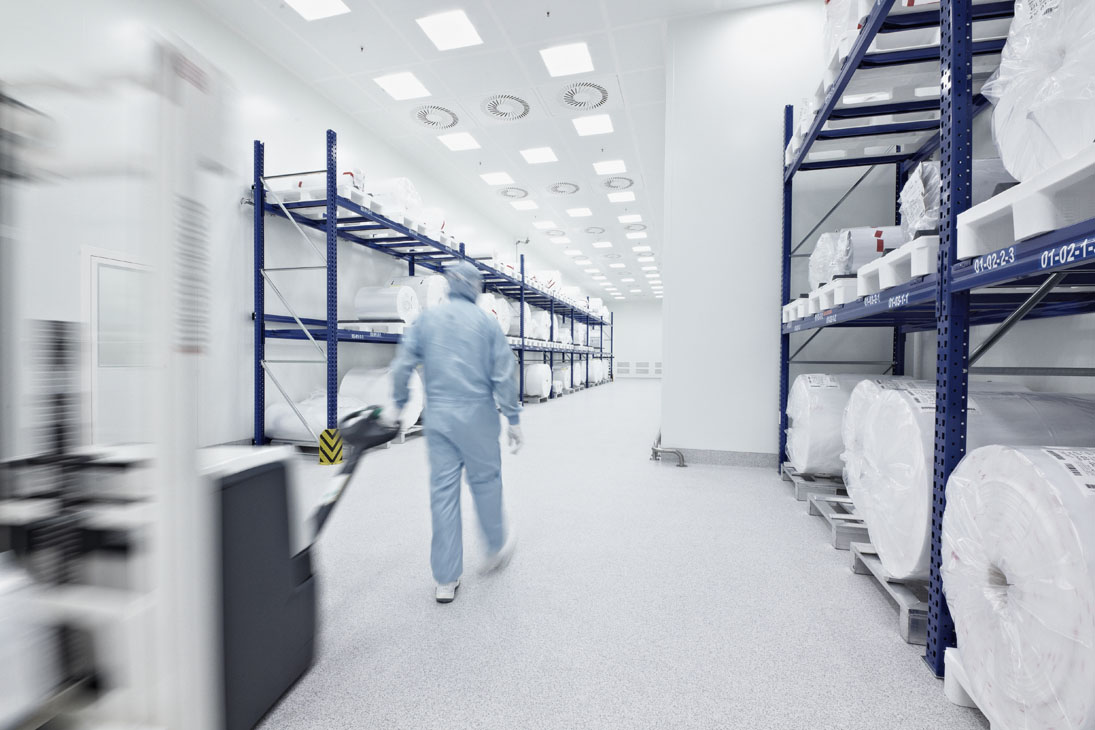 Rudi Schubert, Schubert-Fotografie, Studio für professionelle Werbefotografie, junges kreatives Team, Werbefotografie Münster, Werbefotografie Osnabrück, Werbefotografie, Industriefotografie, B+K Reinraum, Bischof und Klein, Folien für Reinraum, Hygieneverpackung