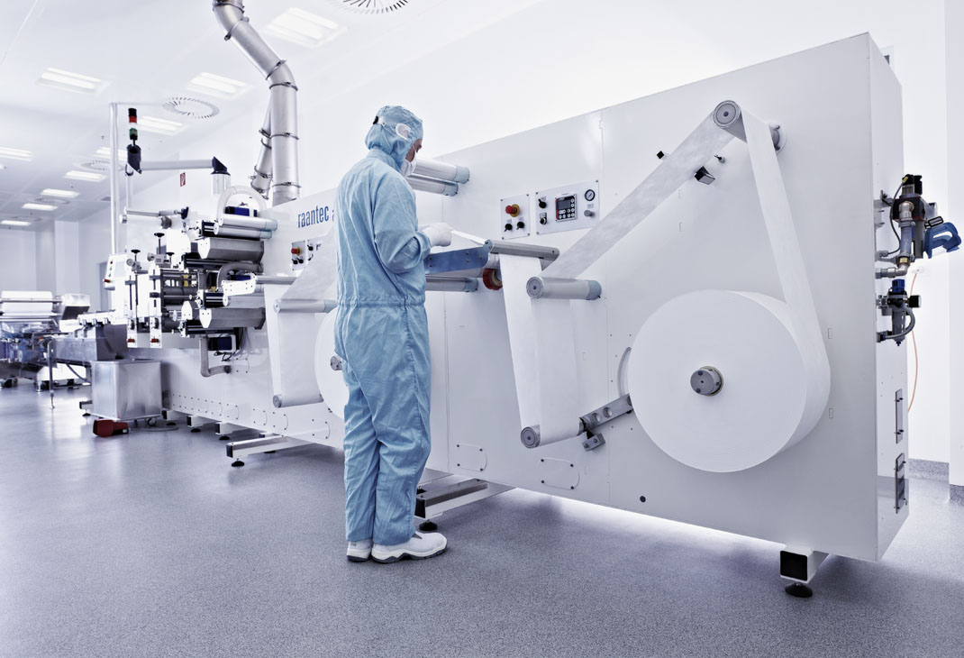 Rudi Schubert, Schubert-Fotografie, Studio für professionelle Werbefotografie, junges kreatives Team, Werbefotografie Münster, Werbefotografie Osnabrück, Werbefotografie, Industriefotografie, B+K Reinraum, Bischof und Klein, Folien für Reinraum, Hygieneverpackung