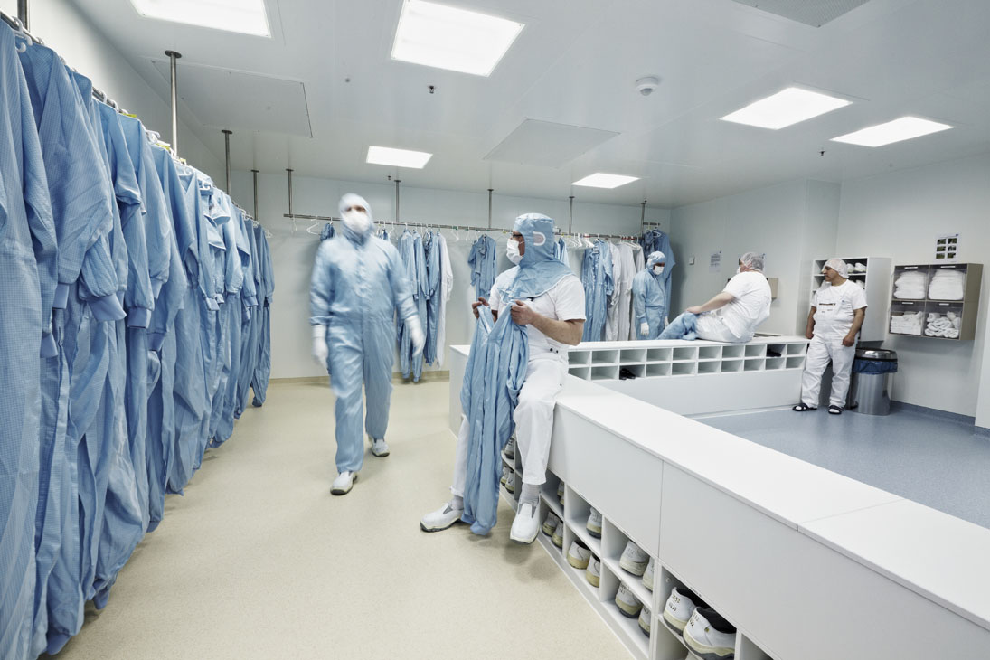 Rudi Schubert, Schubert-Fotografie, Studio für professionelle Werbefotografie, junges kreatives Team, Werbefotografie Münster, Werbefotografie Osnabrück, Werbefotografie, Industriefotografie, B+K Reinraum, Bischof und Klein, Folien für Reinraum, Hygieneverpackung