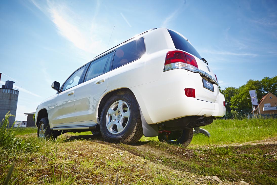 Rudi Schubert, Schubert-Fotografie, Studio für professionelle Werbefotografie, junges kreatives Team, Werbefotografie Münster, Werbefotografie Osnabrück, Werbefotografie, Stillleben, Still-Life, Produktfotografie, Objektfotografie, Automobilfotografie, WELP Armouring, Fahrzeugpanzerung, Karosseriemodifikation, SUV, Geländewagen, Nutzfahrzeug, Offroad, Fahrzeugausstattung