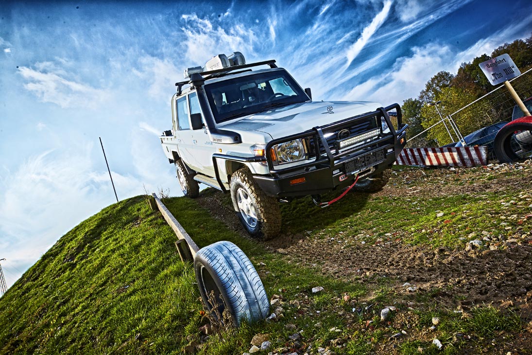 Rudi Schubert, Schubert-Fotografie, Studio für professionelle Werbefotografie, junges kreatives Team, Werbefotografie Münster, Werbefotografie Osnabrück, Werbefotografie, Stillleben, Still-Life, Produktfotografie, Objektfotografie, Automobilfotografie, WELP Armouring, Fahrzeugpanzerung, Karosseriemodifikation, SUV, Geländewagen, Nutzfahrzeug, Offroad, Fahrzeugausstattung