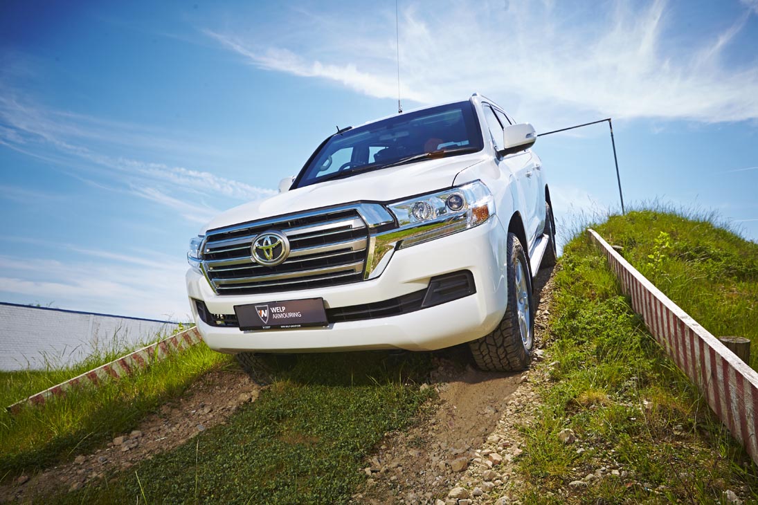 Rudi Schubert, Schubert-Fotografie, Studio für professionelle Werbefotografie, junges kreatives Team, Werbefotografie Münster, Werbefotografie Osnabrück, Werbefotografie, Stillleben, Still-Life, Produktfotografie, Objektfotografie, Automobilfotografie, WELP Armouring, Fahrzeugpanzerung, Karosseriemodifikation, SUV, Geländewagen, Nutzfahrzeug, Offroad, Fahrzeugausstattung