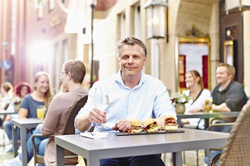 Rudi Schubert, Schubert-Fotografie, Werbefotograf Münsterland, Fotograf Münsterland, Fotograf Münster, Fotograf Osnabrück, Fotograf Osnabrücker Land, Studio für professionelle Werbefotografie, junges kreatives Team, Werbefotografie Münster, Werbefotografie Osnabrück, Werbefotografie, Porträtfotografie, Porträt, Imagefotografie, Feldmann Kampagne, Feldmann Hotel Restaurant, Hotel Feldmann, Gastronomie