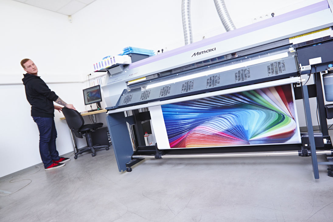 Rudi Schubert, Schubert-Fotografie, Studio für professionelle Werbefotografie, junges kreatives Team, Werbefotografie Münster, Werbefotografie Osnabrück, Werbefotografie, Industriefotografie, Goewert NFZ- und Industrielackierung, Lakiertechnik, Fahrzeuglackierung, KFZ, Werkstatt