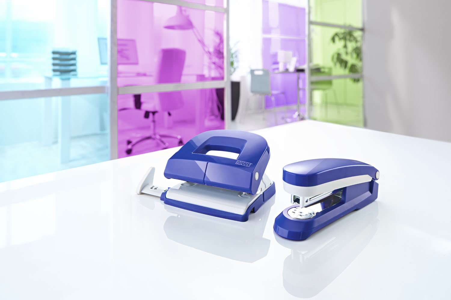 Rudi Schubert, Schubert-Fotografie, Studio für professionelle Werbefotografie, junges kreatives Team, Werbefotografie Münster, Werbefotografie Osnabrück, Werbefotografie, Stillleben, Still-Life, Produktfotografie, Objektfotografie, Novus Dahle, Bürobedarf, Büroartikel, Metallverarbeitung, Bürotechnik, Tacker, Reddot Design Award Winner 2008, Klammerhefter, Hefter, Papierschnieder, Schneidemaschine