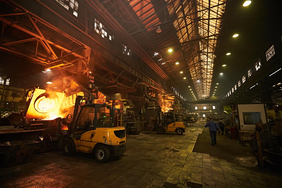 Rudi Schubert, Schubert-Fotografie, Studio für professionelle Werbefotografie, junges kreatives Team, Werbefotografie Münster, Werbefotografie Osnabrück, Werbefotografie, Industriefotografie, Isselguss, Gießerei, Stahlwerk, Metallverarbeitung, Stahlarbeiter