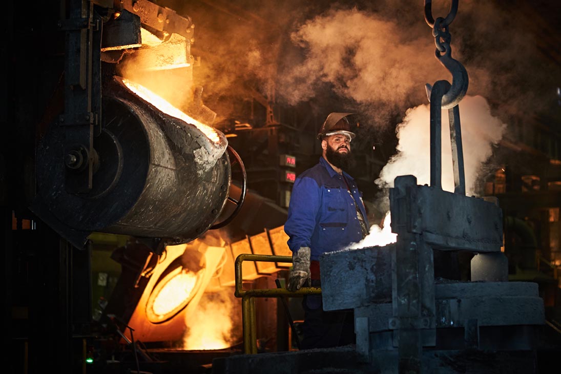 Rudi Schubert, Schubert-Fotografie, Studio für professionelle Werbefotografie, junges kreatives Team, Werbefotografie Münster, Werbefotografie Osnabrück, Werbefotografie, Industriefotografie, Isselguss, Gießerei, Stahlwerk, Metallverarbeitung, Stahlarbeiter