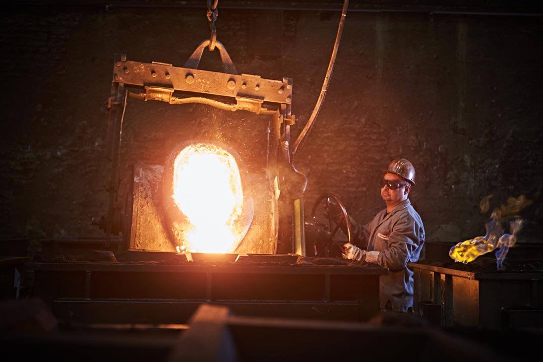 Rudi Schubert, Schubert-Fotografie, Studio für professionelle Werbefotografie, junges kreatives Team, Werbefotografie Münster, Werbefotografie Osnabrück, Werbefotografie, Industriefotografie, Isselguss, Gießerei, Stahlwerk, Metallverarbeitung, Stahlarbeiter