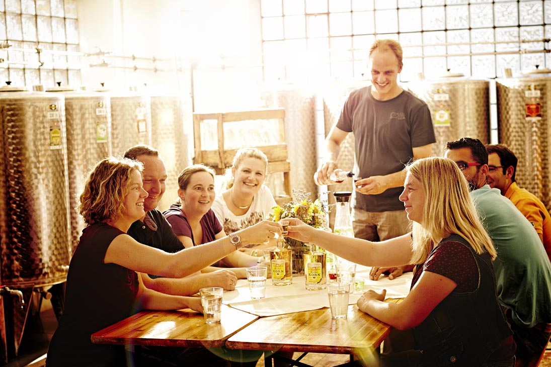 Rudi Schubert, Schubert-Fotografie, Studio für professionelle Werbefotografie, junges kreatives Team, Werbefotografie Münster, Werbefotografie Osnabrück, Werbefotografie, Imagefotografie, Kornbrennerei Gerbermann, Korn, Wein