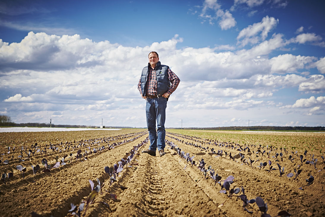 Rudi Schubert, Schubert-Fotografie, Studio für professionelle Werbefotografie, junges kreatives Team, Werbefotografie Münster, Werbefotografie Osnabrück, Werbefotografie, Porträt, Porträtfotografie, Imagefotografie, Landgard Erzeugerportraits, Landgard, Landgard, Landwirtschaft, Gemüseanbau, Gemüsefeld, Acker, Landwirt, Green Market