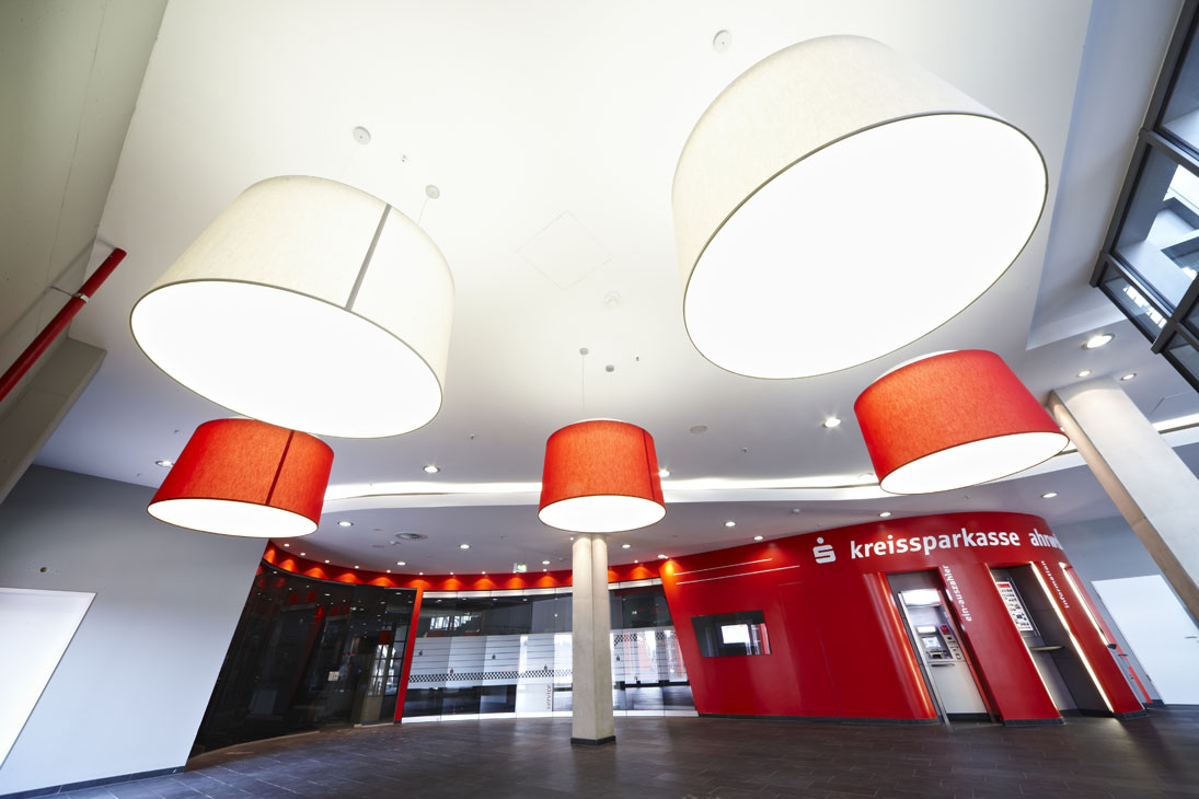 Rudi Schubert, Schubert-Fotografie, Studio für professionelle Werbefotografie, junges kreatives Team, Werbefotografie Münster, Werbefotografie Osnabrück, Werbefotografie, Interieurfotografie, Architekturfotografie, Welcome Center Nürburgring, Nürburgring, Empfangsräume, Info-Center, info°center