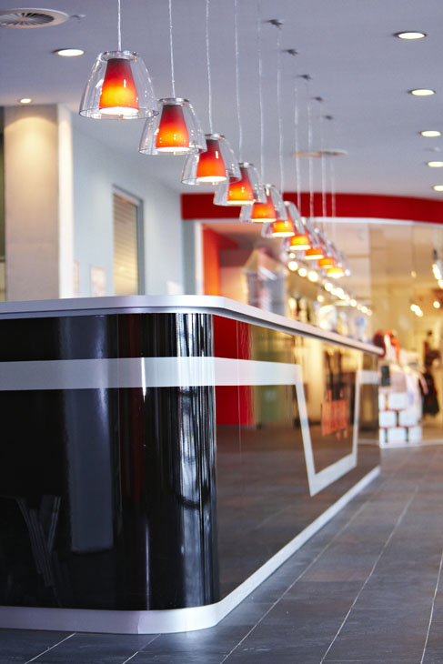 Rudi Schubert, Schubert-Fotografie, Studio für professionelle Werbefotografie, junges kreatives Team, Werbefotografie Münster, Werbefotografie Osnabrück, Werbefotografie, Interieurfotografie, Architekturfotografie, Welcome Center Nürburgring, Nürburgring, Empfangsräume, Info-Center, info°center