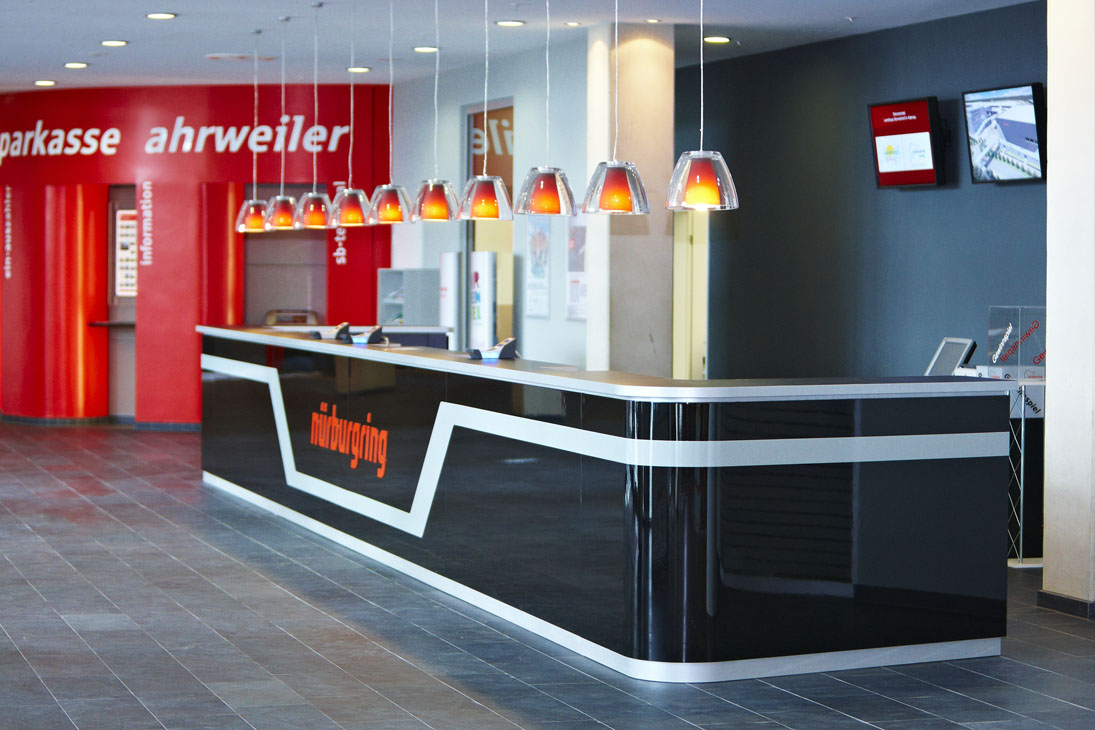 Rudi Schubert, Schubert-Fotografie, Studio für professionelle Werbefotografie, junges kreatives Team, Werbefotografie Münster, Werbefotografie Osnabrück, Werbefotografie, Interieurfotografie, Architekturfotografie, Welcome Center Nürburgring, Nürburgring, Empfangsräume, Info-Center, info°center