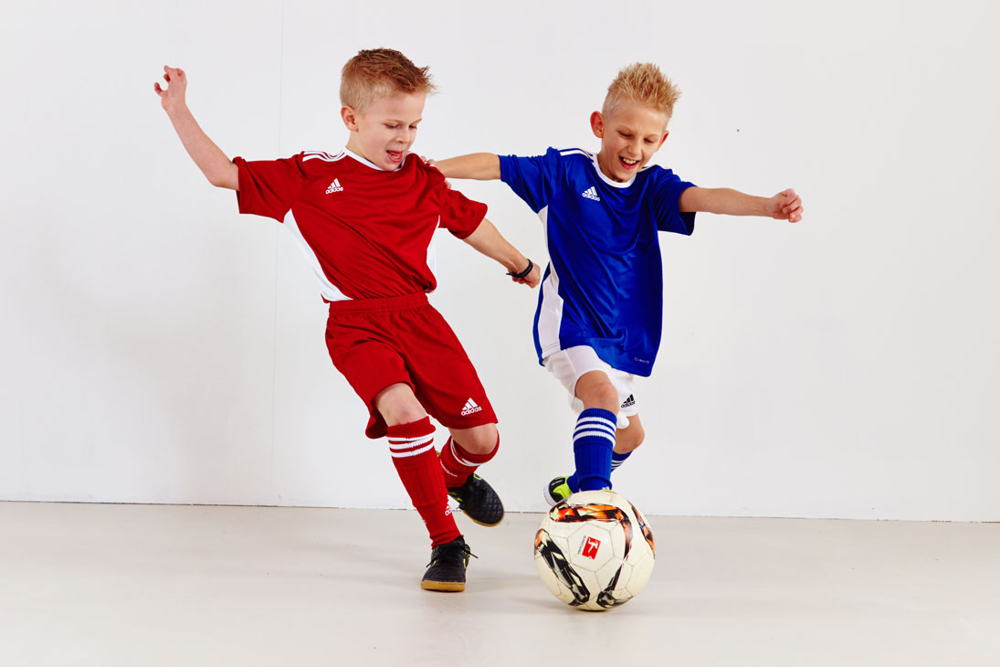 Rudi Schubert, Schubert-Fotografie, Studio für professionelle Werbefotografie, junges kreatives Team, Werbefotografie Münster, Werbefotografie Osnabrück, Werbefotografie, Kinderfotografie, Studiofotografie, Probau Trikoaktion, Trikotaktion, Bauhaus, Fußball, Trikots, Fußballtrikots