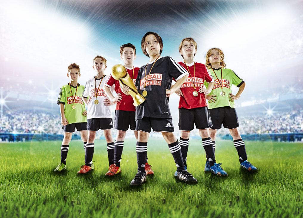 Rudi Schubert, Schubert-Fotografie, Studio für professionelle Werbefotografie, junges kreatives Team, Werbefotografie Münster, Werbefotografie Osnabrück, Werbefotografie, Kinderfotografie, Studiofotografie, Probau Trikoaktion, Trikotaktion, Bauhaus, Fußball, Trikots, Fußballtrikots