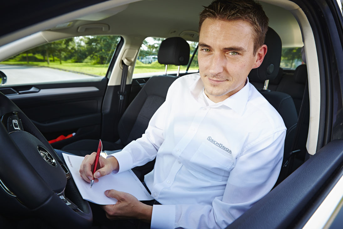 Rudi Schubert, Schubert-Fotografie, Studio für professionelle Werbefotografie, junges kreatives Team, Werbefotografie Münster, Werbefotografie Osnabrück, Werbefotografie, Recruiting, Mitarbeiterporträt, Schoenox, Mitarbeitershooting, Klebstoffe