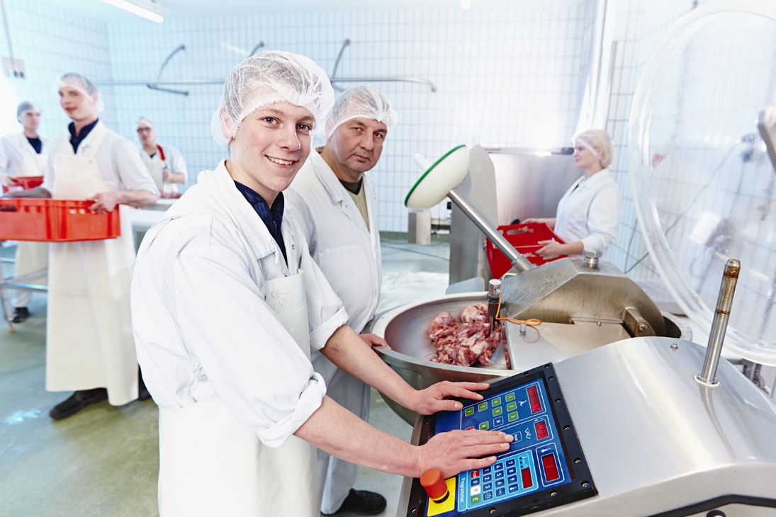 Rudi Schubert, Schubert-Fotografie, Studio für professionelle Werbefotografie, junges kreatives Team, Werbefotografie Münster, Werbefotografie Osnabrück, Werbefotografie, Recruiting, Mitarbeiterporträt, Stockmeyer Azubis, Westfälische Fleischwarenfabrik Stockmeyer, Fleischerei, Metzgerei, Fleischer, Fleischproduktion