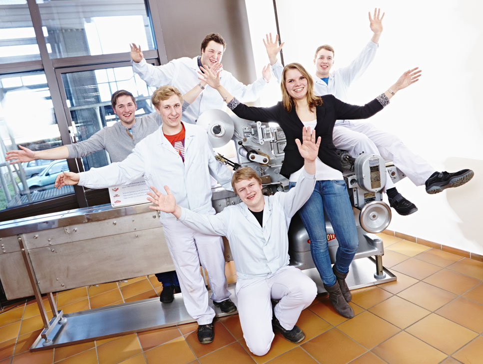 Rudi Schubert, Schubert-Fotografie, Studio für professionelle Werbefotografie, junges kreatives Team, Werbefotografie Münster, Werbefotografie Osnabrück, Werbefotografie, Recruiting, Mitarbeiterporträt, Stockmeyer Azubis, Westfälische Fleischwarenfabrik Stockmeyer, Fleischerei, Metzgerei, Fleischer, Fleischproduktion