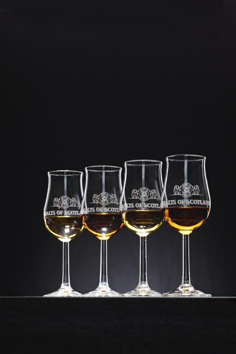 Rudi Schubert, Schubert-Fotografie, Studio für professionelle Werbefotografie, junges kreatives Team, Werbefotografie Münster, Werbefotografie Osnabrück, Werbefotografie, Stillleben, Still-Life, Produktfotografie, Objektfotografie, Malts of Scotland, Whisky, Scotch, Single Malt, Destille, Brennerei, Banff, Clynelish, Port Ellen, Whisky Bottle, Whiskyglas