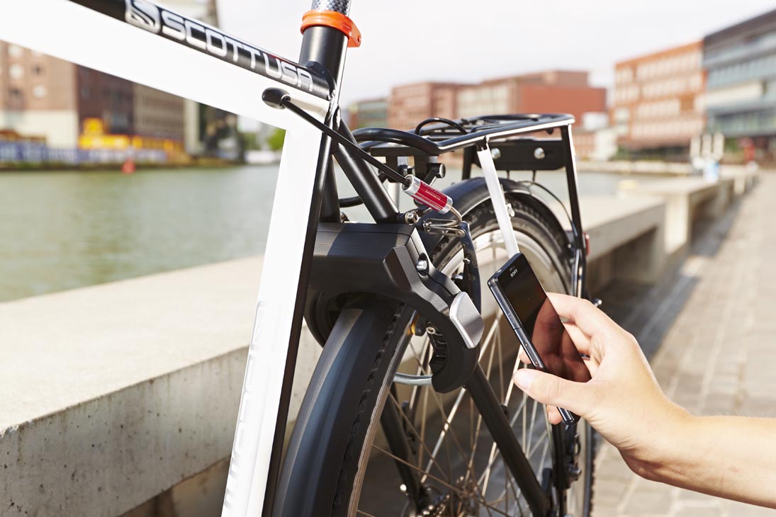 Rudi Schubert, Schubert-Fotografie, Studio für professionelle Werbefotografie, junges kreatives Team, Werbefotografie Münster, Werbefotografie Osnabrück, Werbefotografie, Stillleben, Still-Life, Produktfotografie, Objektfotografie, Trelock, Fahrradschloss, Fahrradzubehör, Fahrradsicherheit, Fahrradlicht, Bügelschloss, Gelenkschloss