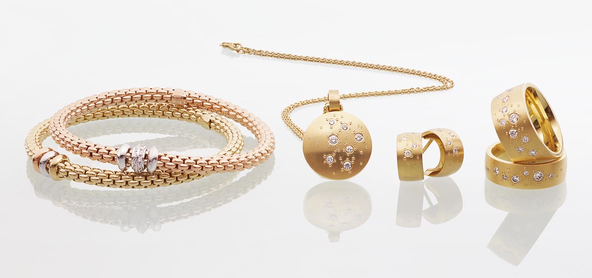 Rudi Schubert, Schubert-Fotografie, Studio für professionelle Werbefotografie, junges kreatives Team, Werbefotografie Münster, Werbefotografie Osnabrück, Werbefotografie, Stillleben, Still-Life, Produktfotografie, Objektfotografie, Juwelier Jasper, Schmuck, Halskette, Ring, Ohrring, Goldschmuck, Edelstein, Schmuckkollektion