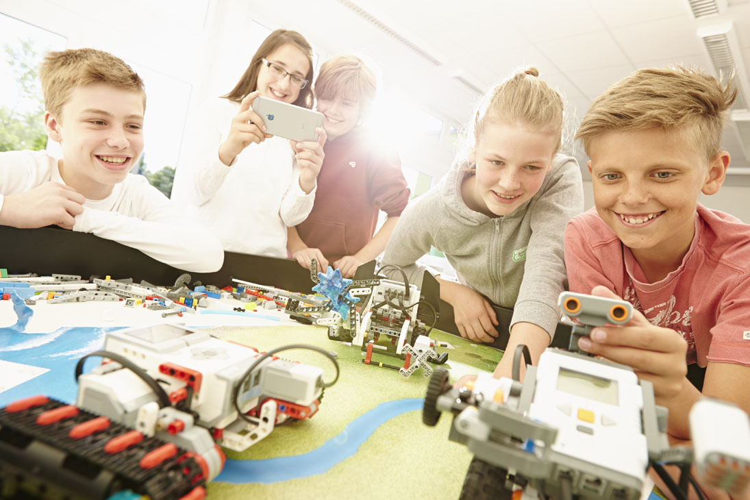 Rudi Schubert, Schubert-Fotografie, Studio für professionelle Werbefotografie, junges kreatives Team, Werbefotografie Münster, Werbefotografie Osnabrück, Werbefotografie, Verbundschule Everswinkel, Schule, Kinder, Lernen